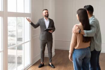 showing agent in real estate
